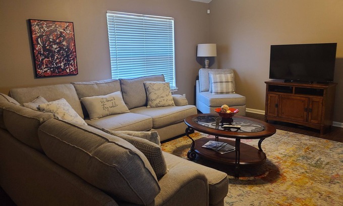 Oxford House | Peaceful Retreat with Ideal Location and Family Amenities