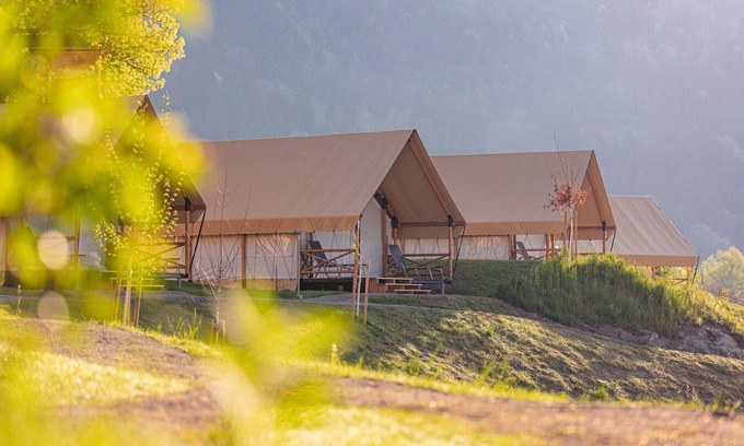 Kotschach-Mauthen House | Inviting Safari Tent with Air Conditioning in Holiday Park