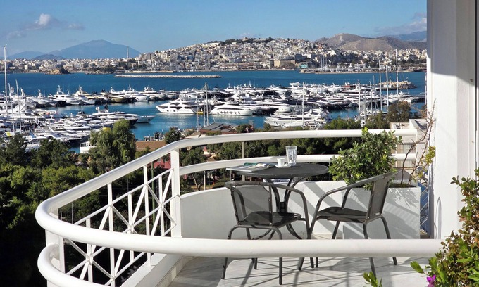 Palaio Faliro Apartment | Elegant Sea View Apartment in Marina Floisvos - Rated 10/10