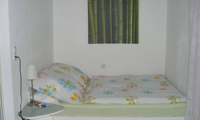 Muckensturm Apartment | Cozy Renovated Apartment in Central Location with Pool