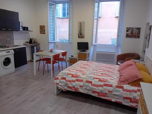 Old Town Apartment | Guest Rated 9.7 - Nice Studio in Old Town by the Sea