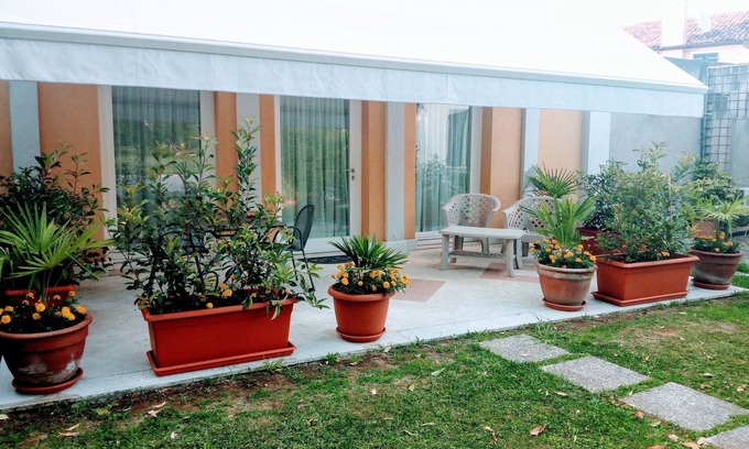 Mira Apartment | Cozy Studio Retreat Just 15Km from Venice with Pool & Spa