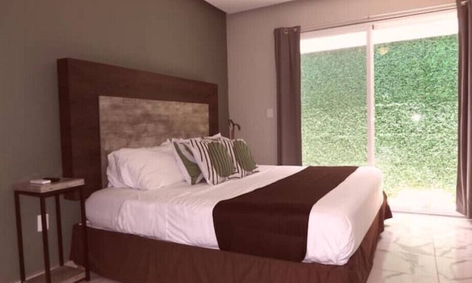 Downtown Cancun Apartment | Cozy Studio with High-Speed Wi-Fi and Kitchen Essentials