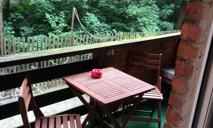 Jena-West Apartment | Sunny Apartment for 2 Near City Center with Free Parking