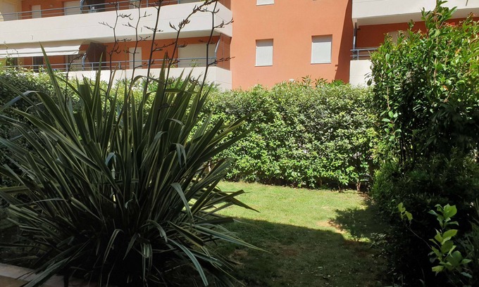 La Ciotat Apartment | Elegant T2 Near the Port with Private Garden and Amenities