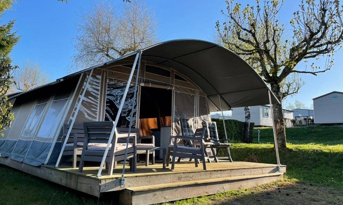 Salles-Curan House | Nice tent lodge on a small-scale campsite on the Lac de Pareloupe reservoir