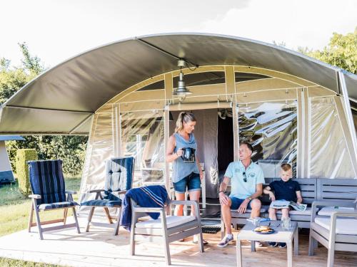 Opende Other | Cozy Tent Lodge by Recreational Lake Near Drachten