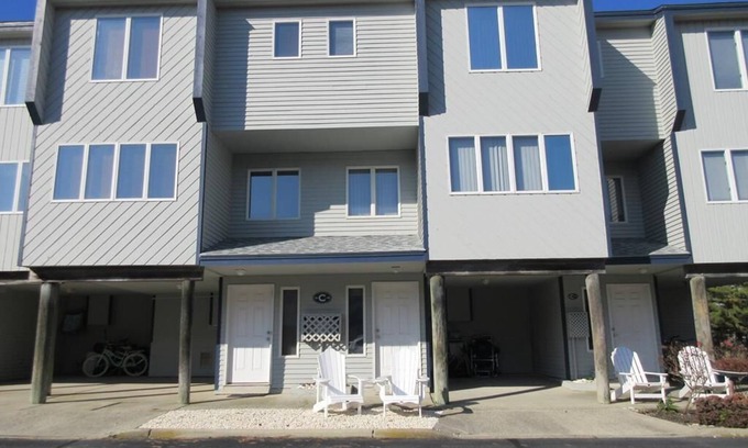 North Beach Haven Condo | Cozy Brant Beach Condo with Pool, Steps from the Shore