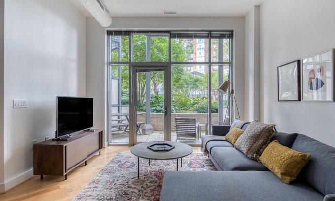 McLean Apartment | Modern Tysons Corner 1BR with Pool & Gym near Galleria