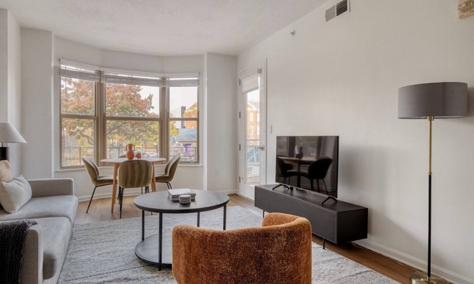 Cardozo Apartment | Stylish U Street 1BR w/ Concierge & Pet-Friendly Perks
