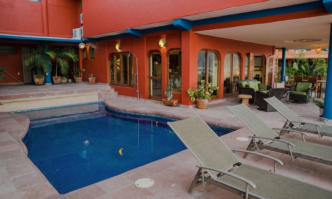 Zihuatanejo Villa | Relaxing Getaway Under Zihuatanejo's Warm Sun & Pool
