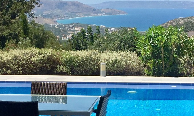 Kambia Villa | Ideal Villa with Private Pool and Ocean Views for 4 Guests