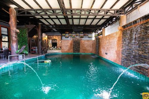 Na Mom Villa | Relaxing Villa Resort with Pool and Hot Tub Amenities