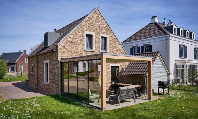 Maastricht House | Inviting Villa with Veranda near Holiday Park Retreat