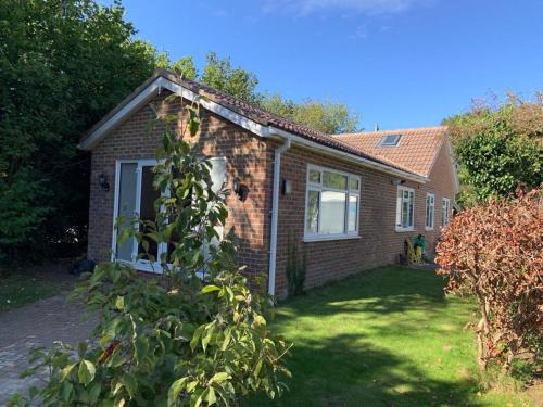 Lacey Green House | Comfortable 2 Bedroom Retreat with Parking & Pet-Friendly