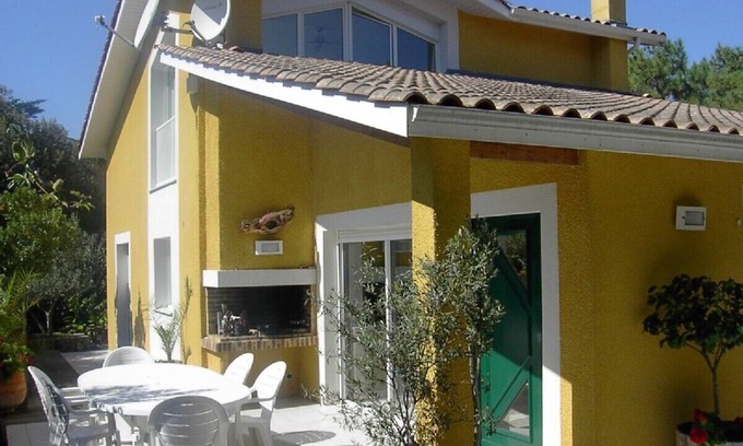 Hourtin-Plage House | Cozy Beachside Retreat with Ocean Views & Pet-Friendly Perks