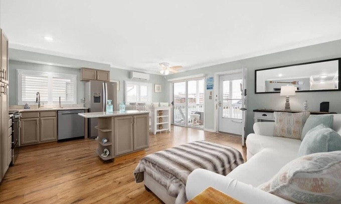 Montego Bay Condo | Renovated Oceanside Condo with Ocean View & Kitchen