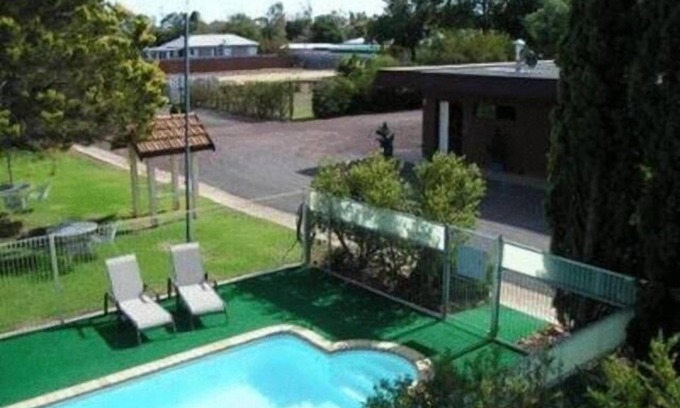 Hay Hotel | Eco-Friendly Getaway at Nicholas Royal Motel - Guest Rated 9/10
