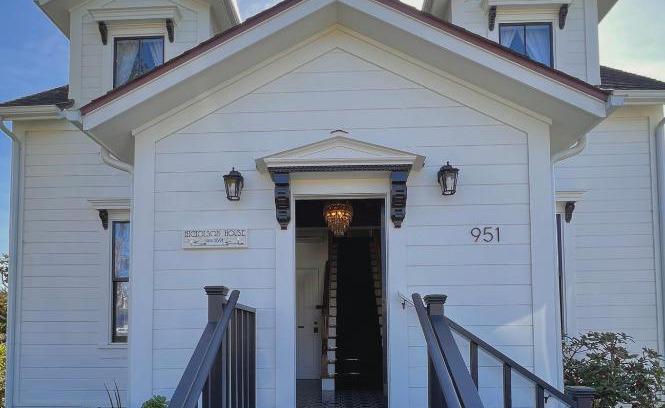Mendocino Hotel | Delightful Nicholson House at Beaujolais - Rated 8.7/10