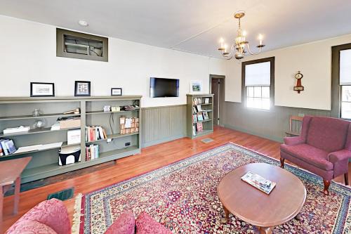 Wiscasset House | Discover the Nickels-Sortwell House: Child-Friendly Escape