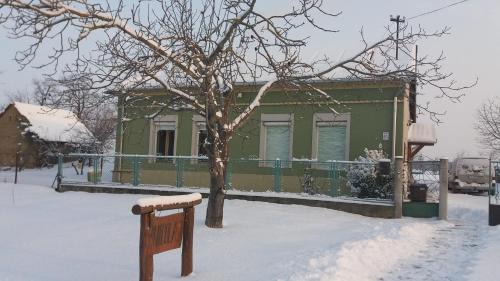 Deg House | Discover Nicoláj Vendégház: Family-Friendly & Accessible Stay