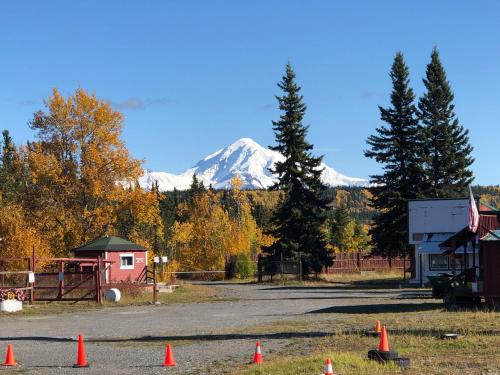 Copper Center Hotel | Discover Uncle Nicolai's Inn B&B: Pet-Friendly Oasis