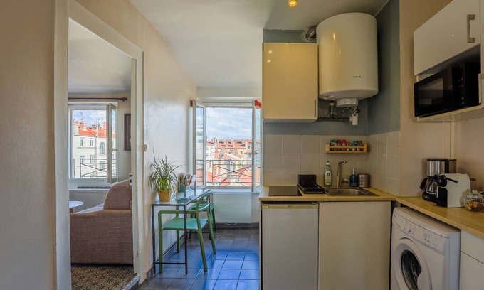 Marechal Lyautey - Vitton Apartment | Cozy Nid Cosy in Lyon 6ème with Family-Friendly Amenities