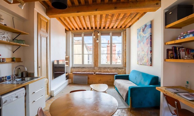 Griffon - Royale Apartment | Explore Nid de l'Opéra: Central Stay with Family Amenities