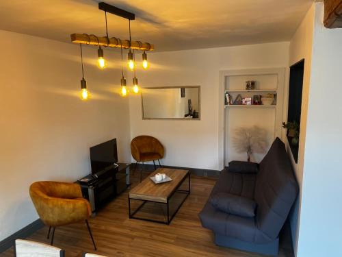 Diou House | Cozy Retreat Near Le Pal with Child-Friendly Amenities