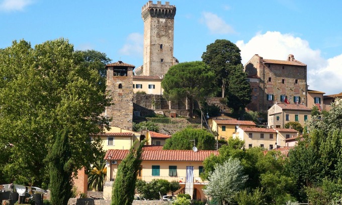 Vicopisano Apartment | Discover Nido Bianco: Authentic Tuscany with Garden & AC