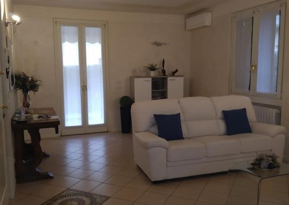 Provaglio d'Iseo House | Discover Family-Friendly Nido di Dafne with 9.5/10 Rating
