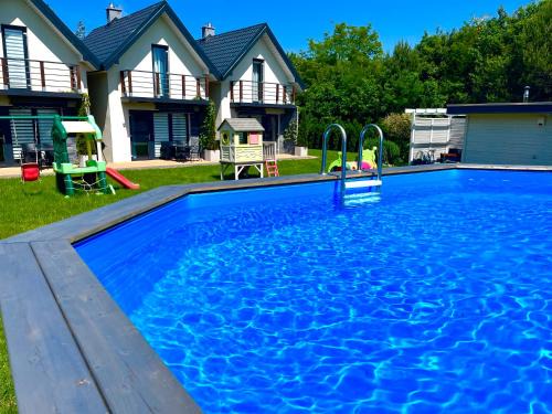Zarnowica House | Discover Niebiańskie Zacisze: Oceanfront Getaway Awaits