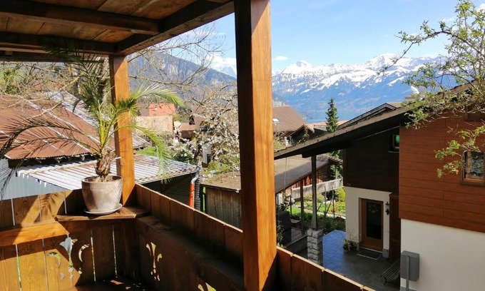 Aeschlen ob Gunten Apartment | Oceanfront Niesenblick: Pet-Friendly Retreat with Great Views