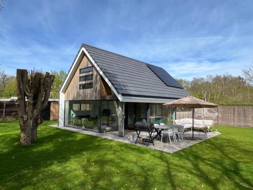 Ouddorp House | Beautiful Family-Friendly Villa with Oceanfront Views