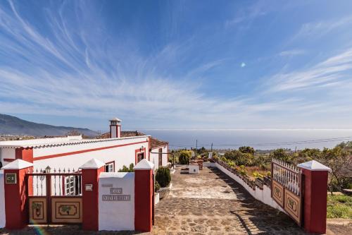 Brena Alta House | Family-Friendly Nieves Rosa: 4-Star Comfort Awaiting You