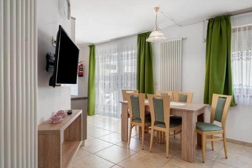 Predazzo Apartment | Night and day 8