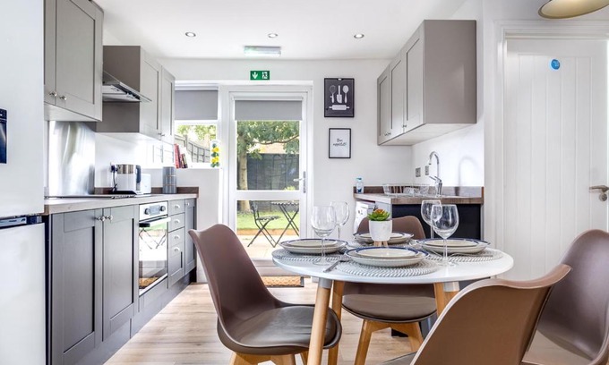 Stonnall House | Inviting Stay at Alpha House - 4-Star Family-Friendly Retreat