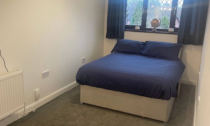 Llansamlet House | Versatile Stays in a Pet-Friendly Holiday Home