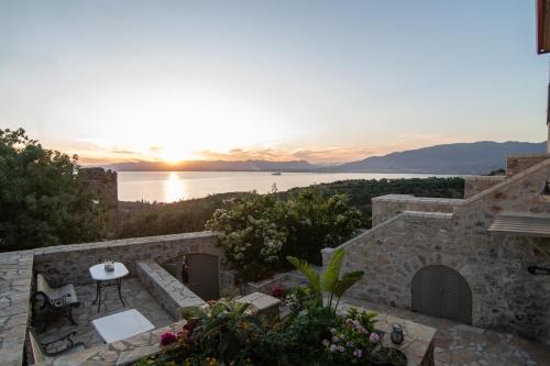 Kalamata Apartment | Niki's Tower - Stone Gems by the Sea