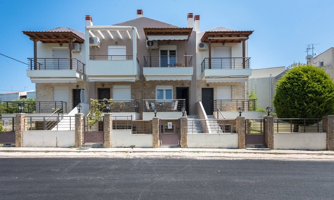 Nikita House | Beachfront Maisonette - Perfect for Families and Relaxation
