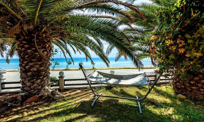 Nikita Villa | Discover Nikiti Seaside Villas: Oceanfront and Family-Friendly