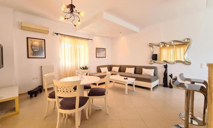 Korfalonas House | Family-Friendly Nikolas House in Kissamos - 4-Star Comfort