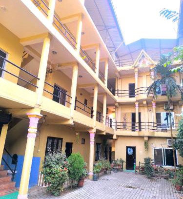 Sauraha Bed & Breakfast | Top-Rated Nikunj Safari Guest House in Sauraha