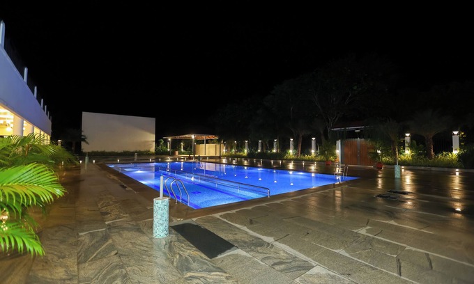 Kalapettai Hotel | Explore Nilan Grand: Family-Friendly Stay with Great Dining