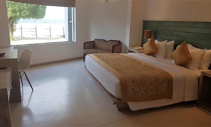 Irrakkakandi Hotel | Relax at Nilaveli Beach Hotel with Oceanfront Amenities