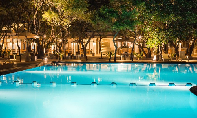 Irrakkakandi Hotel | Relax at Nilaveli Beach Hotel with Pool and Spa Amenities