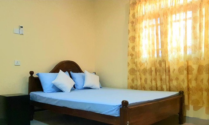 Anuradhapura House | Pet-Friendly Nimal's Home: Guest Rated 9/10 with Breakfast