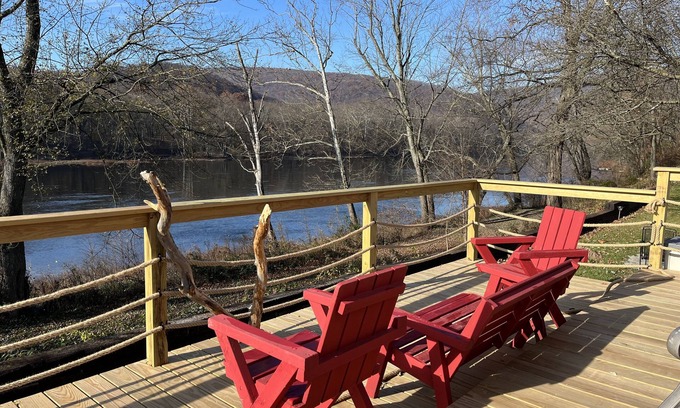 Mifflintown House | Discover Niman House: A Riverfront Fisherman's Haven