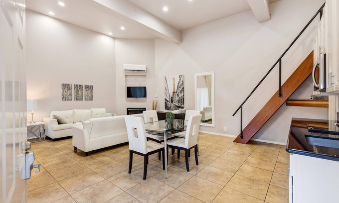 Point Loma Heights Villa | Cozy Detached Studio Near Nimitz & W Point Loma Blvd