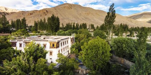 Nimu Hotel | Experience Nimmu House Ladakh: Ocean View & Hot Tub Retreat
